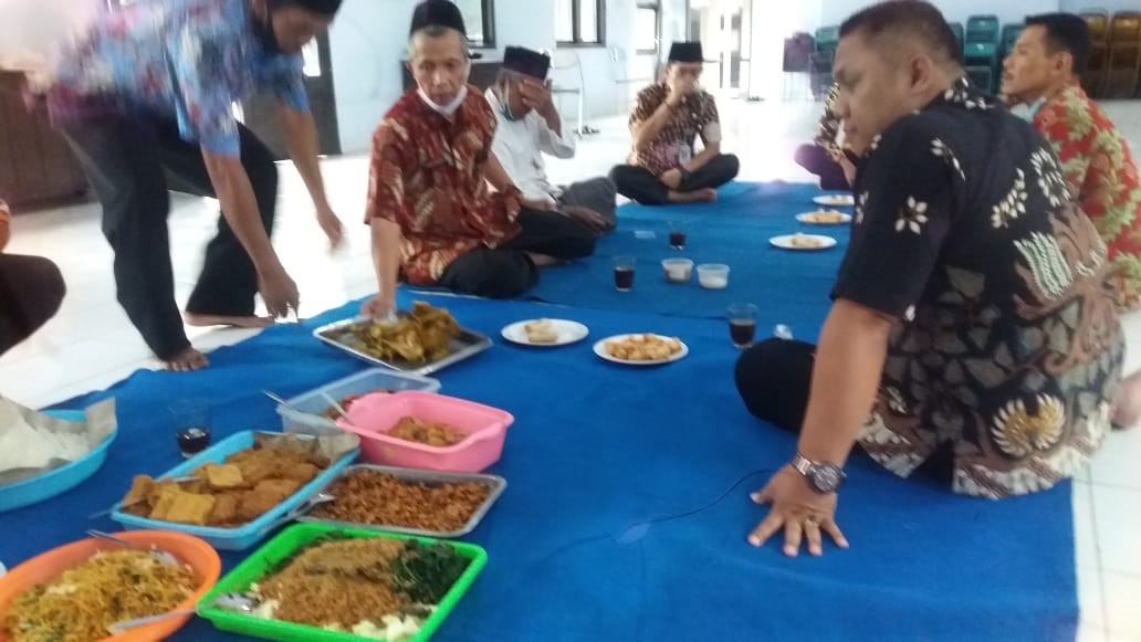 Tradisi Malam Jumat Kliwon Dengan Berdoa Bersama
