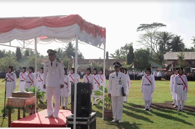 pengibaran_bendera.jpg